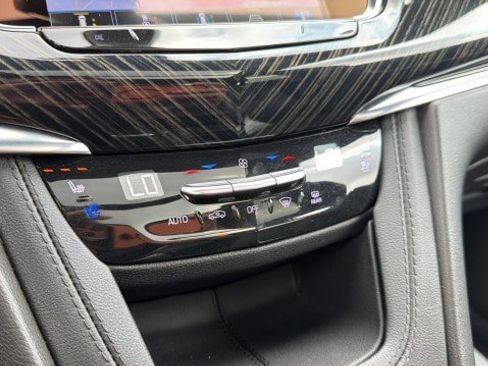 Used 2024 Cadillac XT6 Premium Luxury w/ Technology Package image 28