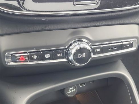 Used 2025 Volvo XC40 B5 Core image 26