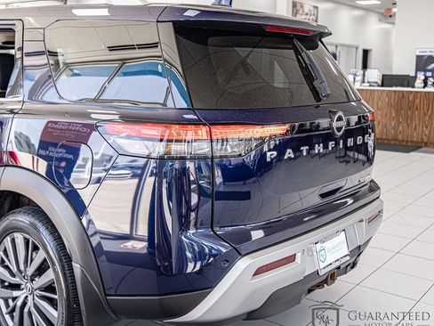 Used 2022 Nissan Pathfinder SL w/ SL Premium Package AWD/4WD image 12