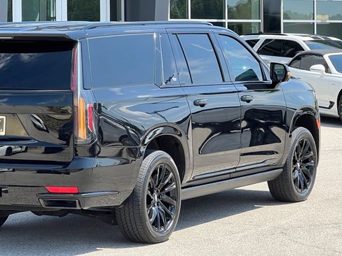 Used 2023 Cadillac Escalade ESV Sport Platinum w/ LPO, ONYX Package AWD/4WD image 11