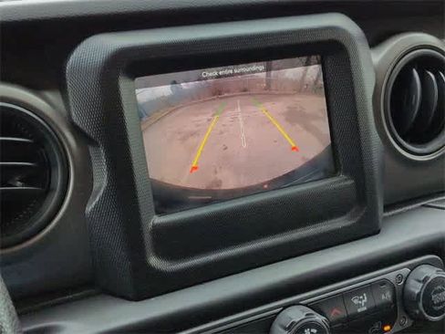 Used 2022 Jeep Wrangler Sport image 29