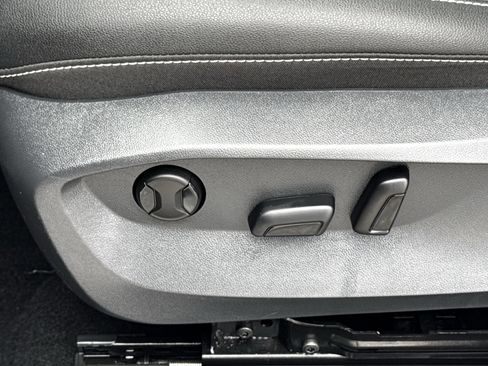 Used 2024 Volkswagen Taos SE image 29