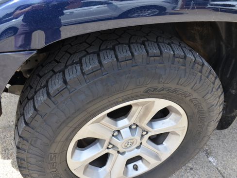 Used 2021 Toyota 4Runner SR5 Premium w/ Moonroof Package AWD/4WD image 18