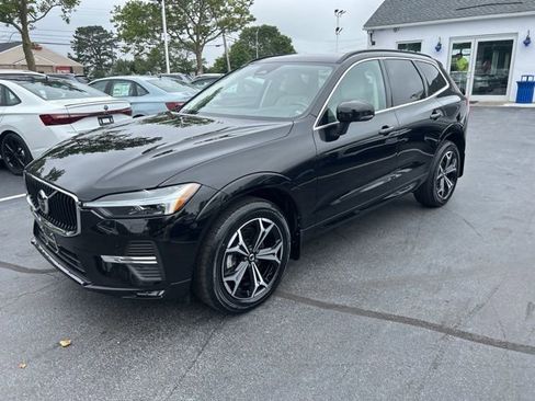 Used 2022 Volvo XC60 B5 Momentum w/ Climate Package image 3