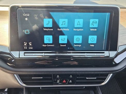Used 2024 Volkswagen Atlas SE w/ Black Wheel Package FWD image 17