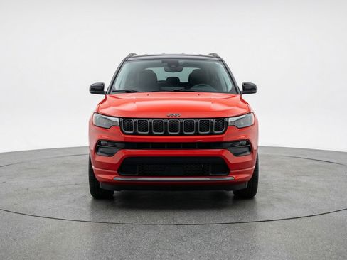 Used 2025 Jeep Compass Limited AWD/4WD image 2
