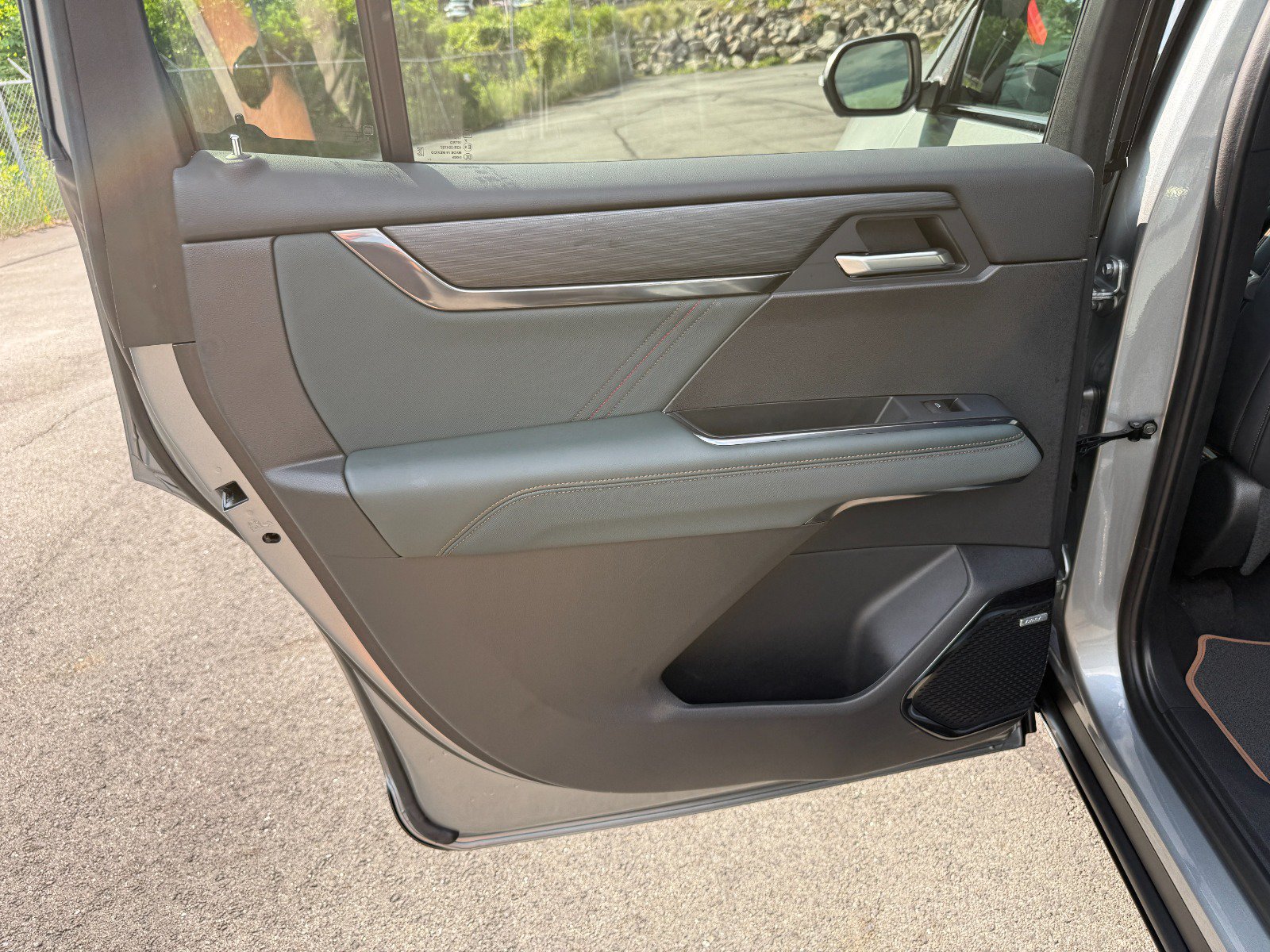 Certified 2025 GMC Acadia AT4 AWD/4WD image 18