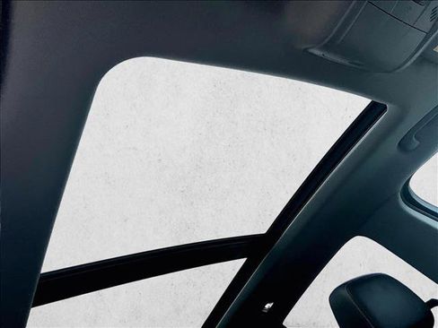 Used 2021 Chevrolet Equinox Premier FWD image 17