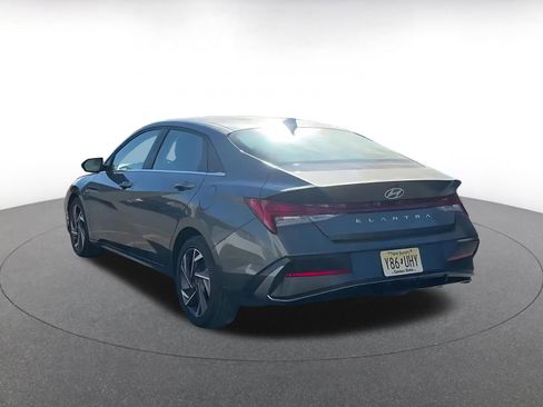 Used 2025 Hyundai Elantra SEL image 11