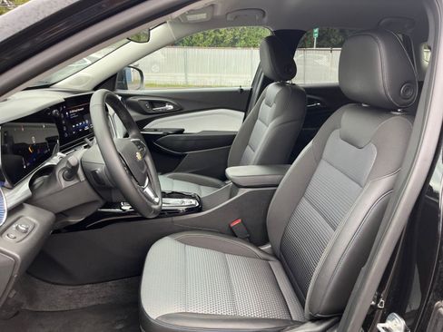 Used 2025 Chevrolet Trax LT w/ LT Convenience Package image 35