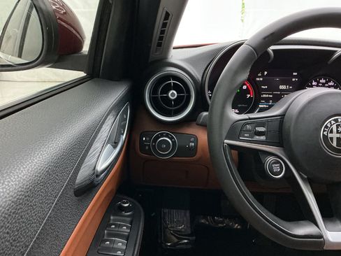 Used 2019 Alfa Romeo Giulia RWD image 32