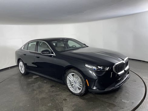 Certified 2025 BMW 530i xDrive w/ Premium Package image 2