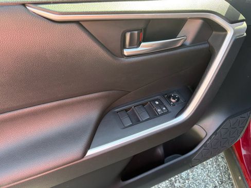 Used 2019 Toyota RAV4 XLE w/ Convenience Package image 14