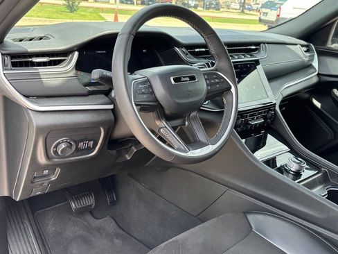 Used 2024 Jeep Grand Cherokee L Laredo AWD/4WD image 12