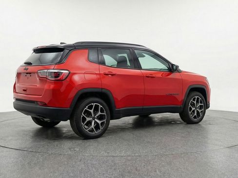 Used 2025 Jeep Compass Limited image 9