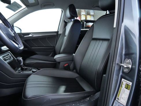 Used 2022 Volkswagen Tiguan SE image 17