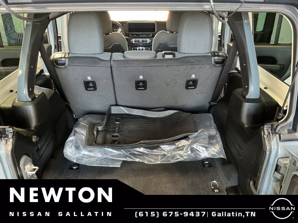 Used 2024 Jeep Wrangler Unlimited Rubicon AWD/4WD image 23