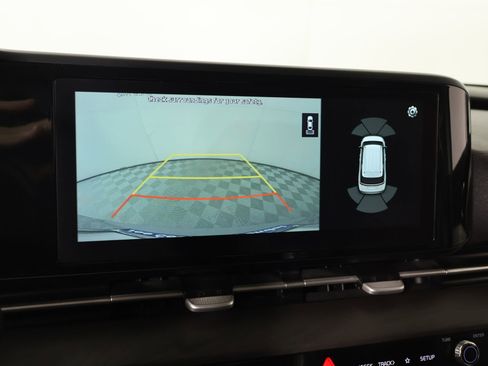 Used 2022 Kia Carnival EX image 6