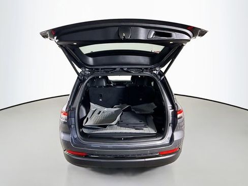 Used 2024 Jeep Grand Cherokee Altitude image 25