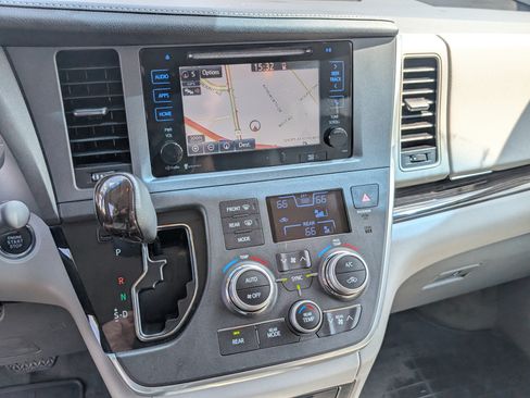 Used 2015 Toyota Sienna XLE w/ XLE Navigation Package FWD image 29