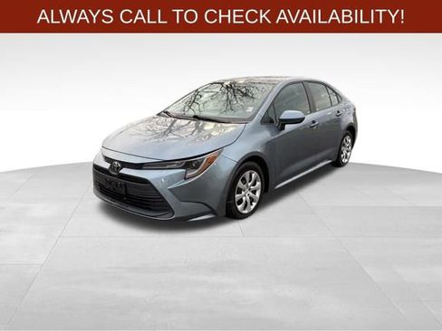 Used 2023 Toyota Corolla LE image 3