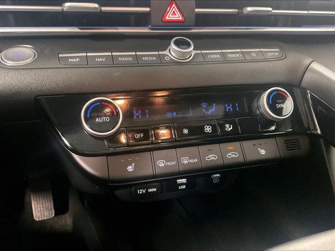 Used 2025 Hyundai Elantra SEL image 26