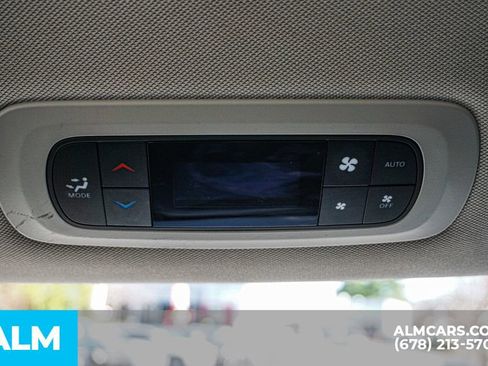 Used 2023 Chrysler Pacifica Touring-L image 38