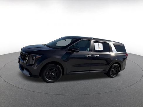Used 2026 Kia Carnival FWD image 8