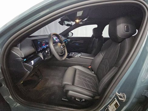 Used 2026 BMW 530i xDrive w/ Premium Package image 4