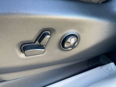 Used 2023 Chrysler Pacifica Touring-L image 22