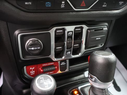 Used 2024 Jeep Wrangler Unlimited AWD/4WD image 37