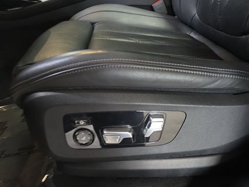 Used 2024 BMW X7 M60i w/ Executive Package AWD/4WD image 28