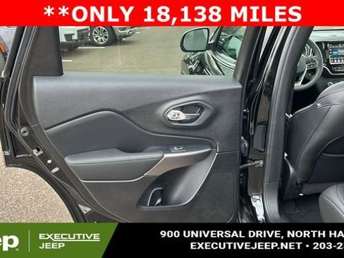 Used 2021 Jeep Cherokee Limited image 21