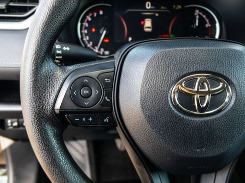 Used 2024 Toyota RAV4 XLE FWD image 33