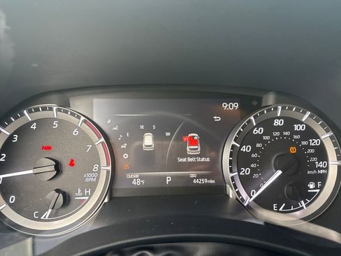 Used 2023 Toyota Highlander XLE image 19