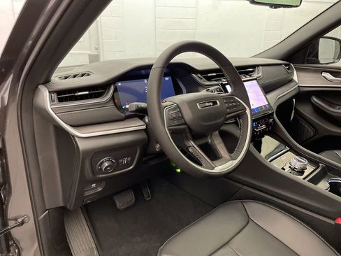 New 2025 Jeep Grand Cherokee L Limited w/ Luxury Tech Group II image 17