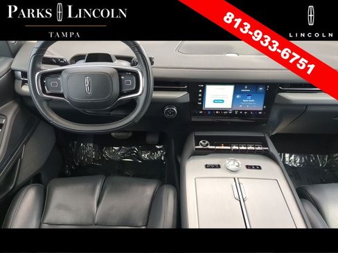 Certified 2025 Lincoln Navigator Reserve AWD/4WD image 11