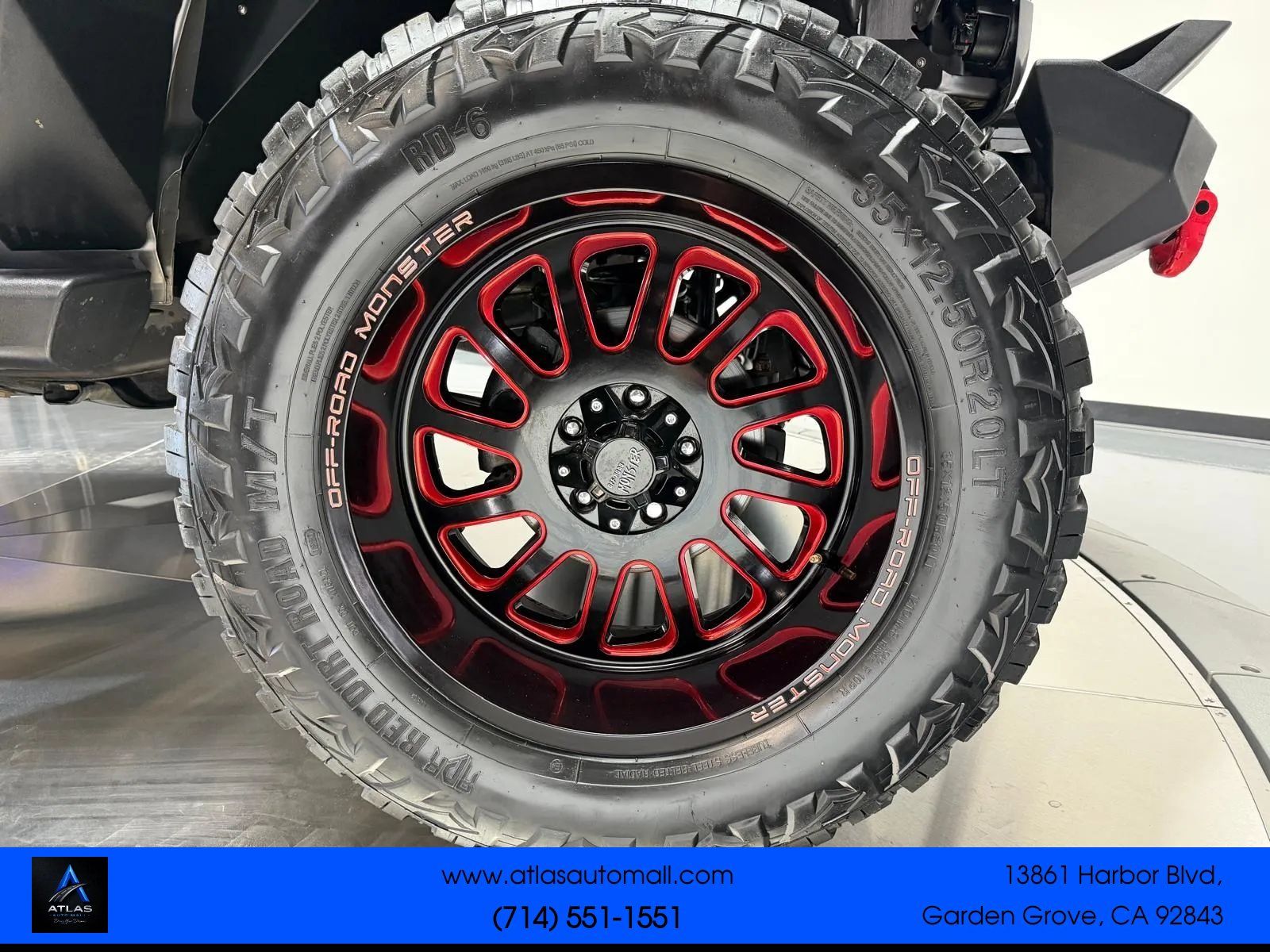 Used 2018 Jeep Wrangler Unlimited Sahara AWD/4WD image 7