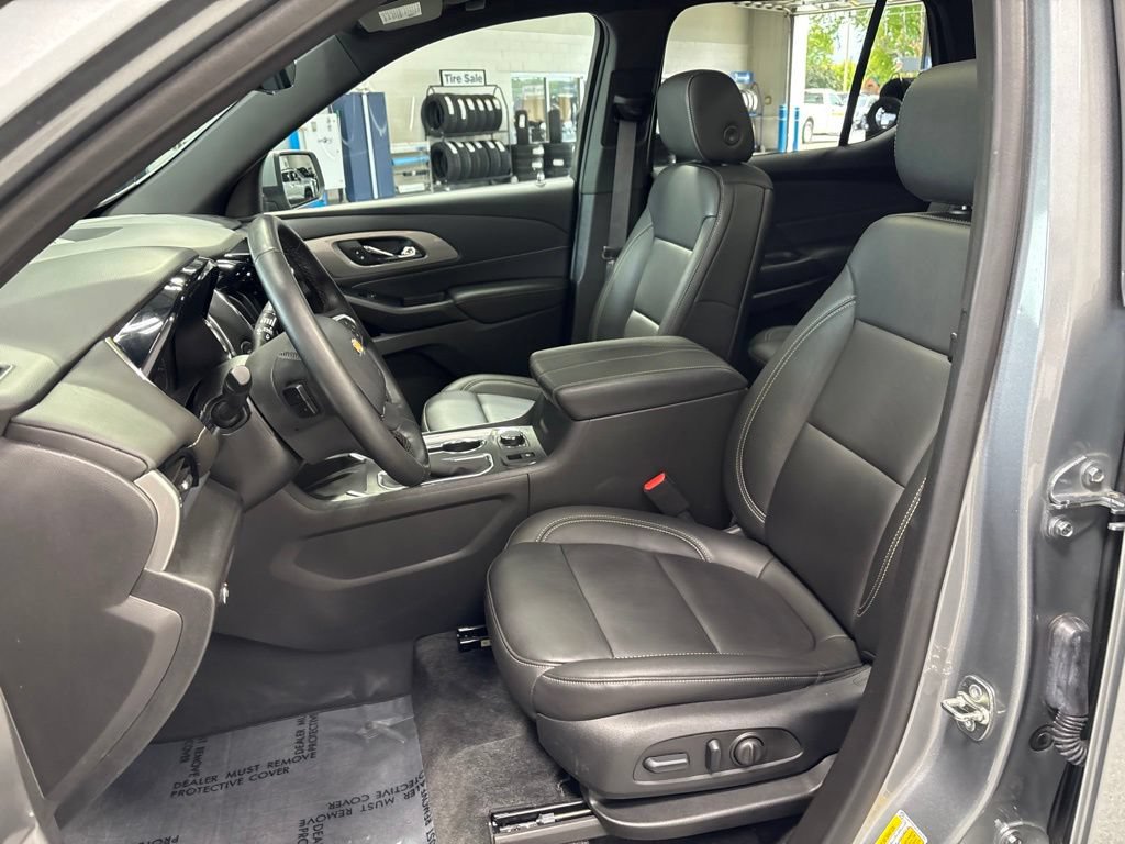 Used 2023 Chevrolet Traverse LT w/ LT Premium Package AWD/4WD image 10