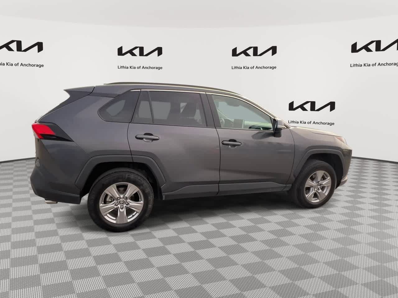 Used 2025 Toyota RAV4 XLE AWD/4WD image 8