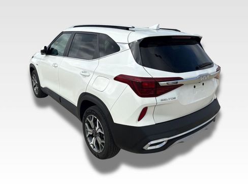 Used 2023 Kia Seltos EX AWD/4WD image 3