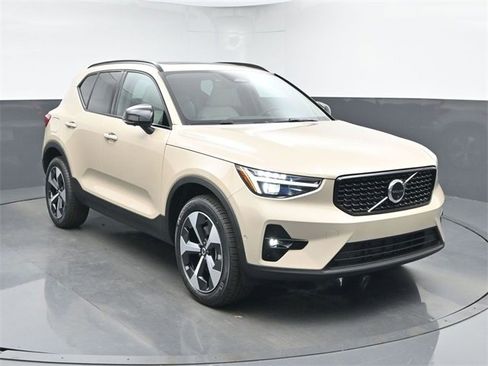 New 2026 Volvo XC40 B4 Plus w/ Protection Package Premier image 6