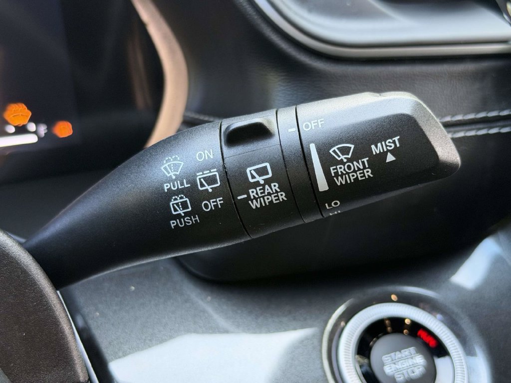 Used 2022 Jeep Grand Cherokee Laredo AWD/4WD image 26