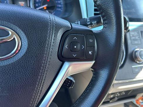 Used 2017 Toyota Sienna XLE FWD image 25