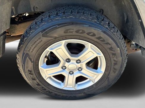 Used 2007 Jeep Wrangler Sahara w/ Trailer Tow Group AWD/4WD image 10