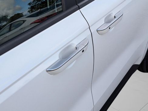 Certified 2024 Kia Carnival LX image 16