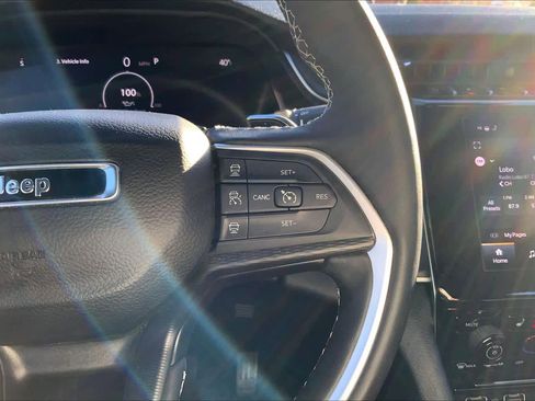 Used 2024 Jeep Grand Cherokee Altitude image 23