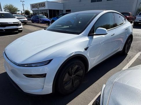 Used 2026 Tesla Model Y 2WD image 2