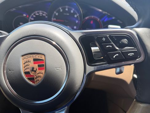 Used 2020 Porsche Cayenne AWD/4WD image 18