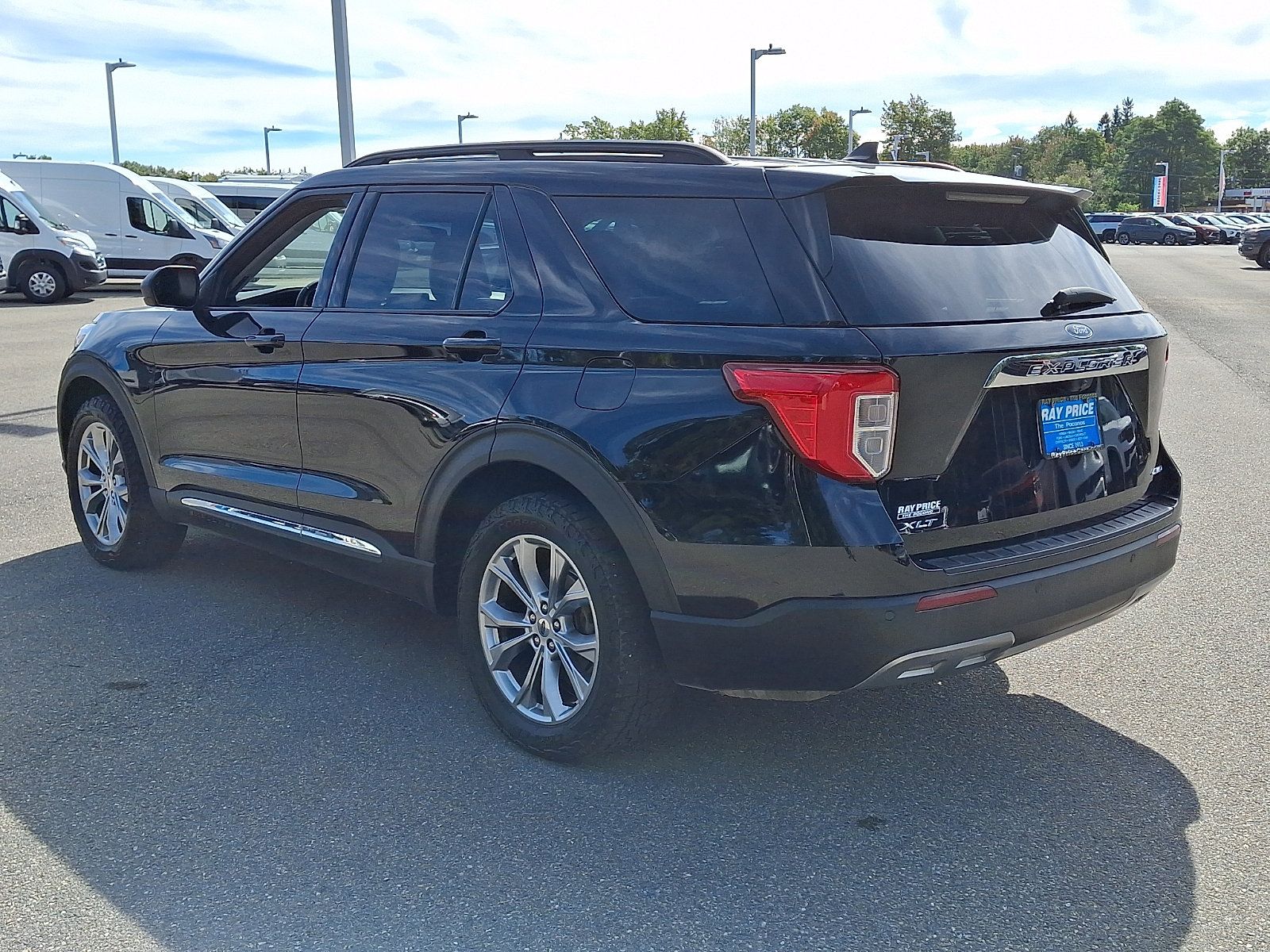 Used 2021 Ford Explorer XLT w/ Equipment Group 202A AWD/4WD image 4